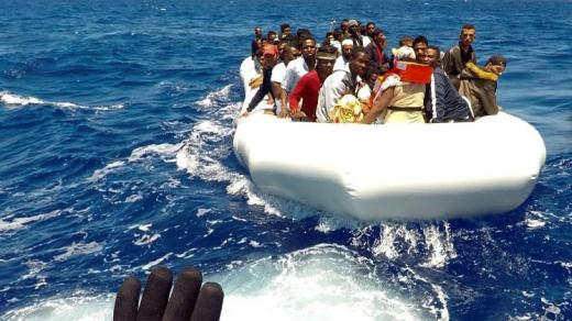خفر السواحل الليبية تنقذ اكثر من 900 مهاجر غير شرعي أثناء رحلتهم إلى أوروبا