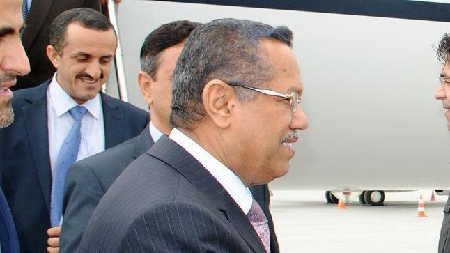 رئيس الحكومة اليمنية يدعو الحوثيين وقوات صالح للقبول بالسلام أو استمرار القتال
