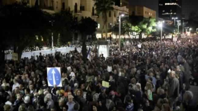 عشرات الآلاف من الإسرائيليين يتظاهرون في تل أبيب ضد فساد حكومة نتنياهو