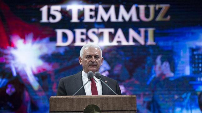 رئيس الحكومة التركية يتعهد خلال الإحتفال بذكرى الإنقلاب الفاشل باستئصال تنظيم جولن