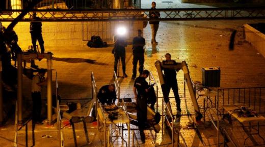 القدس تشهد مجددا مواجهات بين الفلسطينيين وجنود الاحتلال رفضا للانتهاكات الإسرائيلية بحق الأقصى