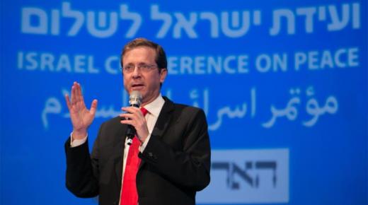 الانتخابات التمهيدية تطيح بإسحق هرتسوغ من زعامة حزب العمل الإسرائيلي