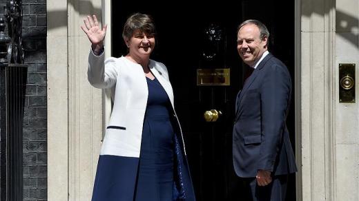 حزب المحافظين البريطاني يتوصل لاتفاق رسمي مع حزب إيرلندي لتشكيل الحكومة الجديدة