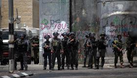 الاحتلال الإسرائيلي يستخدم القوة لتفريق وقفة احتجاجية لعشرات الفلسطينيين في القدس
