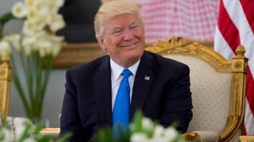 ترامب يجري اتصالا هاتفيا بالعاهل السعودي ويشيد بجهود المملكة في محاربة الإرهاب