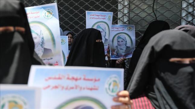 عشرات الفلسطينيات يشاركن في وقفة دعت إليها الجهاد الإسلامي لدعم الأسيرات في سجون الاحتلال