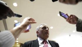 رجل أعمال أمريكي على صلة بترامب يدلي بتصريحات عنصرية بحق أسرة أوباما