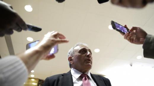 رجل أعمال أمريكي على صلة بترامب يدلي بتصريحات عنصرية بحق أسرة أوباما