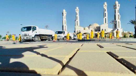 بدء حملات تعقيم ساحات المساجد والأماكن العامة بالمملكة العربية السعودية