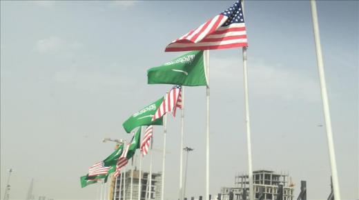 جاويش أوغلو يصل الرياض لتمثيل تركيا في أعمال القمة العربية الإسلامية الأمريكية