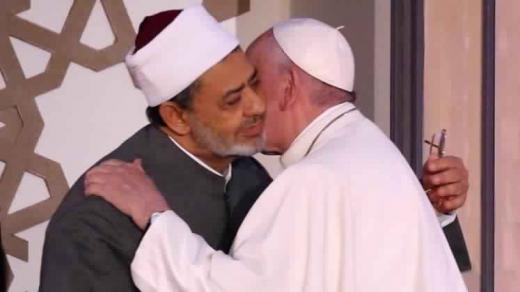 شيخ الأزهر يشكل لجنة لإعداد مشروع قانون لمكافحة الكراهية باسم الدين