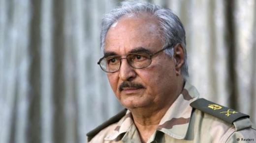 صحيفة بريطانية تعلن عن خطط روسيا لتسليح خليفة خفتر