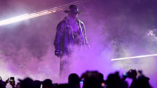 نجم المصارعة الحرة اندرتيكر يقرر الأعتزال نهائياً