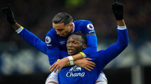 مورينيو يجري اتصال بمهاجم إيفرتون تمهيداً لإنتقاله لمانشيستر يونايتد