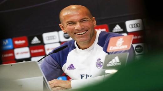 ريال مدريد يقترب من تجديد عقد زيدان حتي 2020