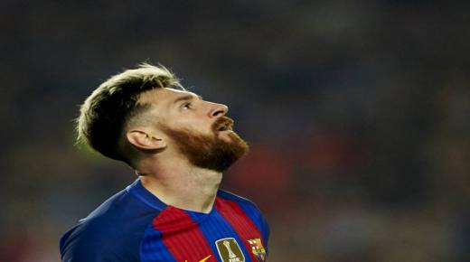 ميسي ورغبة احراز الهدف الأول في شباك لاس بالماس خلال مباراة فريق برشلونة السبت 14/1/2017