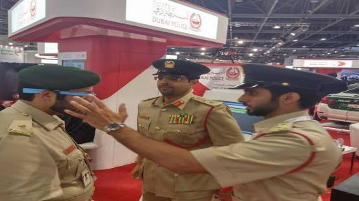 الإمارات: غرامة إلقاء الكمامة والقفاز على الأرض 1000 درهم