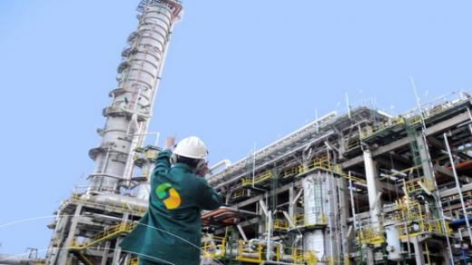 غلينكور وكارلايكل يسعيان للإستحواذ على مصفاة النفط الوحيدة في المغرب